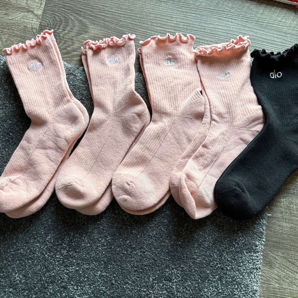 Ruffle-Cuff Crew Socks in Blush and Black - Set of 5 4 blush and one black NWOT